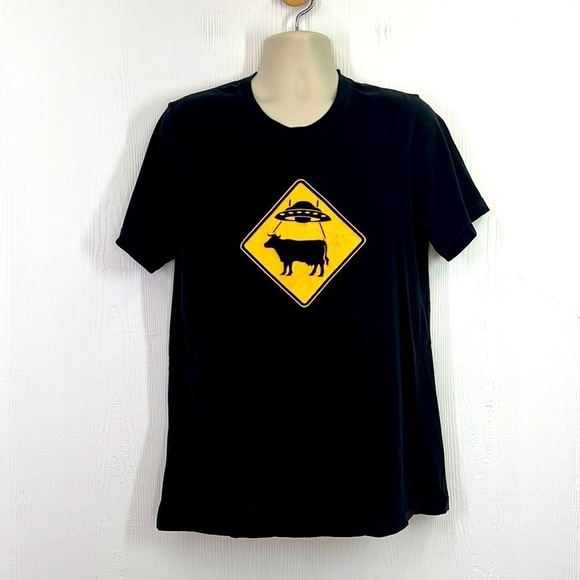 Canvas & Bella  - UFO Cattle Crossing Black And Yellow Short Sleeve T Shirt LG - Picture 1 of 10